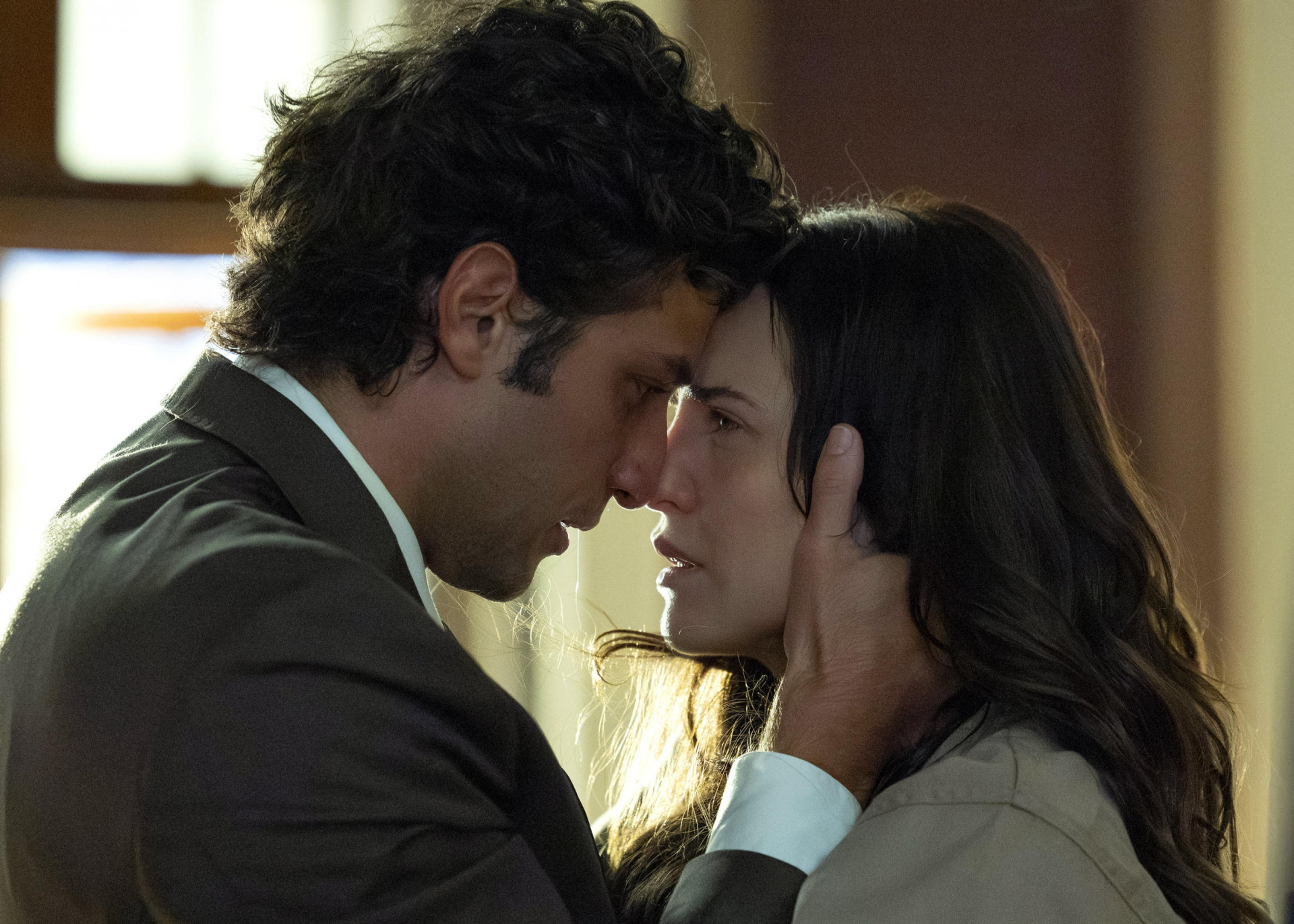 Pedro consola Adriana após condenação pela morte de Arthur - Globo/ Manoella Mello