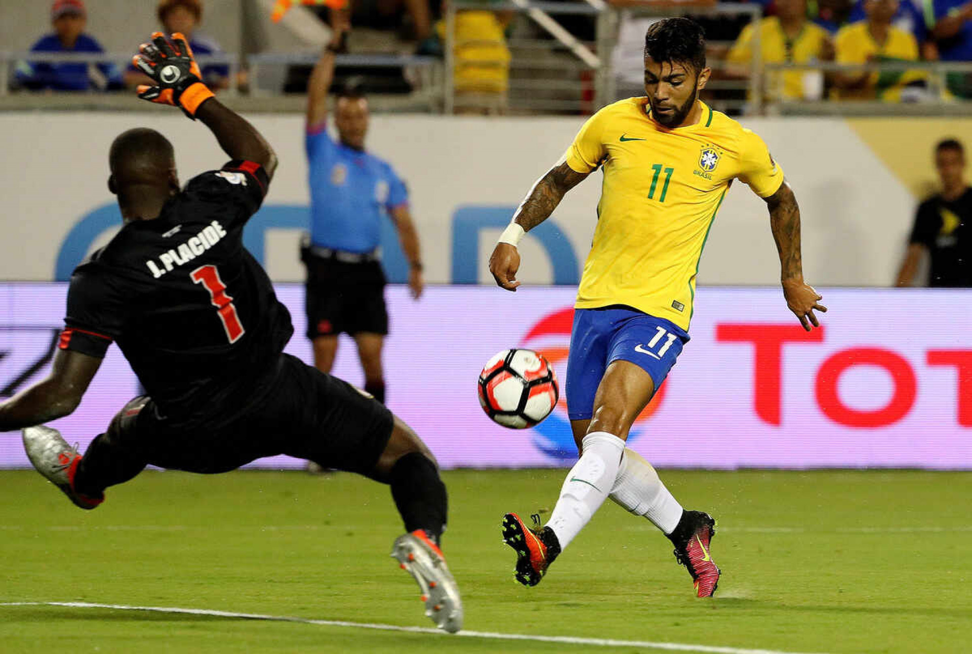during a Group B match of the 2016 Copa America Centenario at Camping World Stadium on June 8, 2016 in Orlando, Florida.