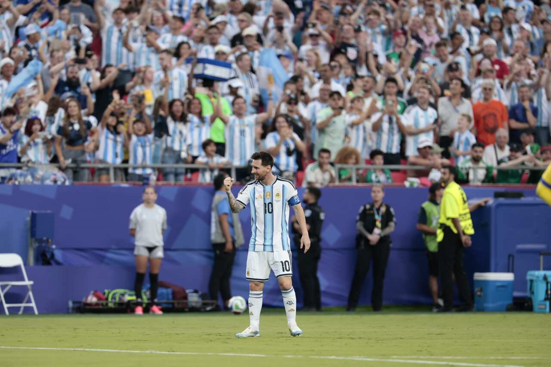 Messi se torna primeiro jogador a atuar em seis Copas do Mundo