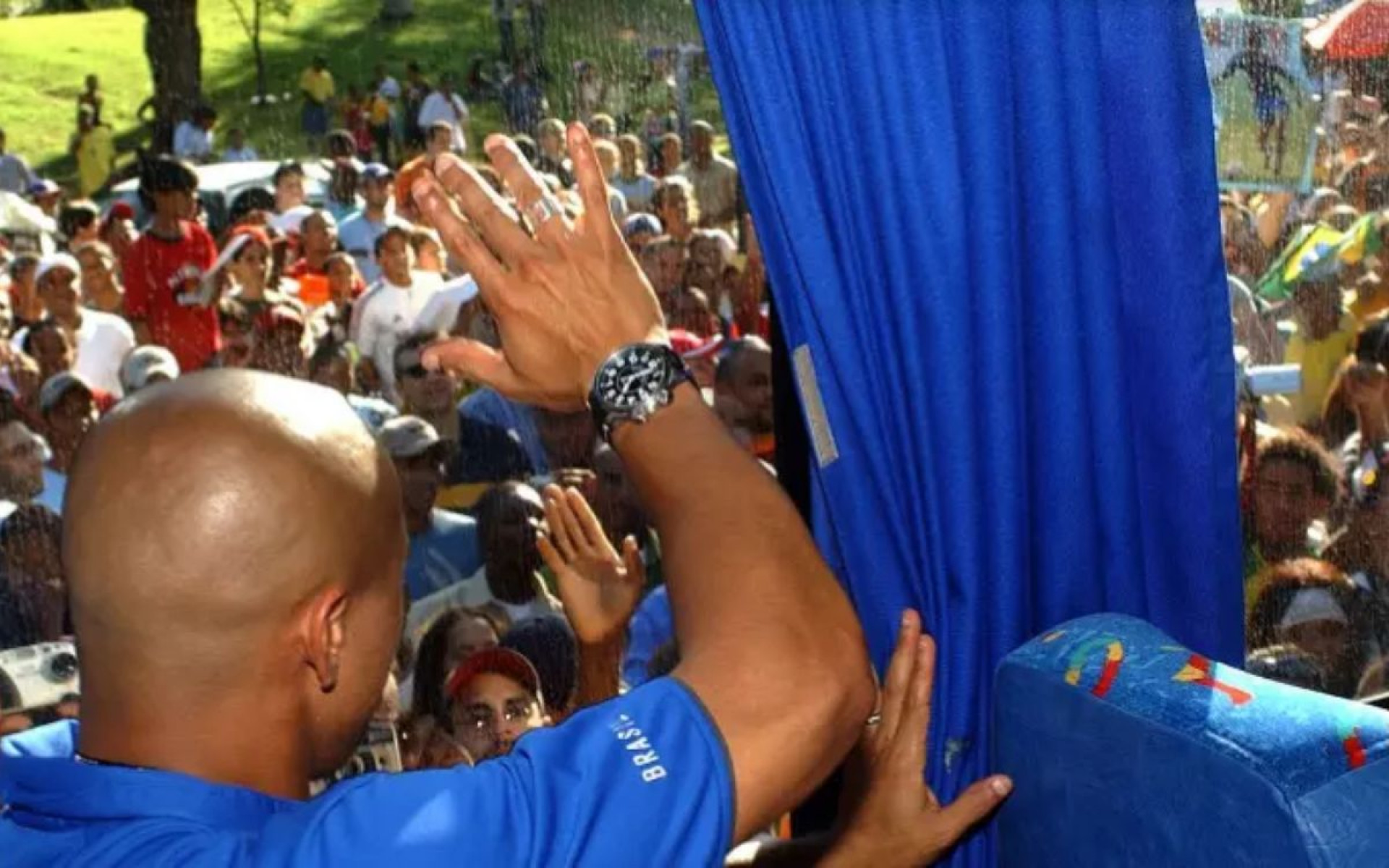Jogadores do Brasil foram recebidos com muita festa pelo povo haitiano - Nilton Santos / CBF
