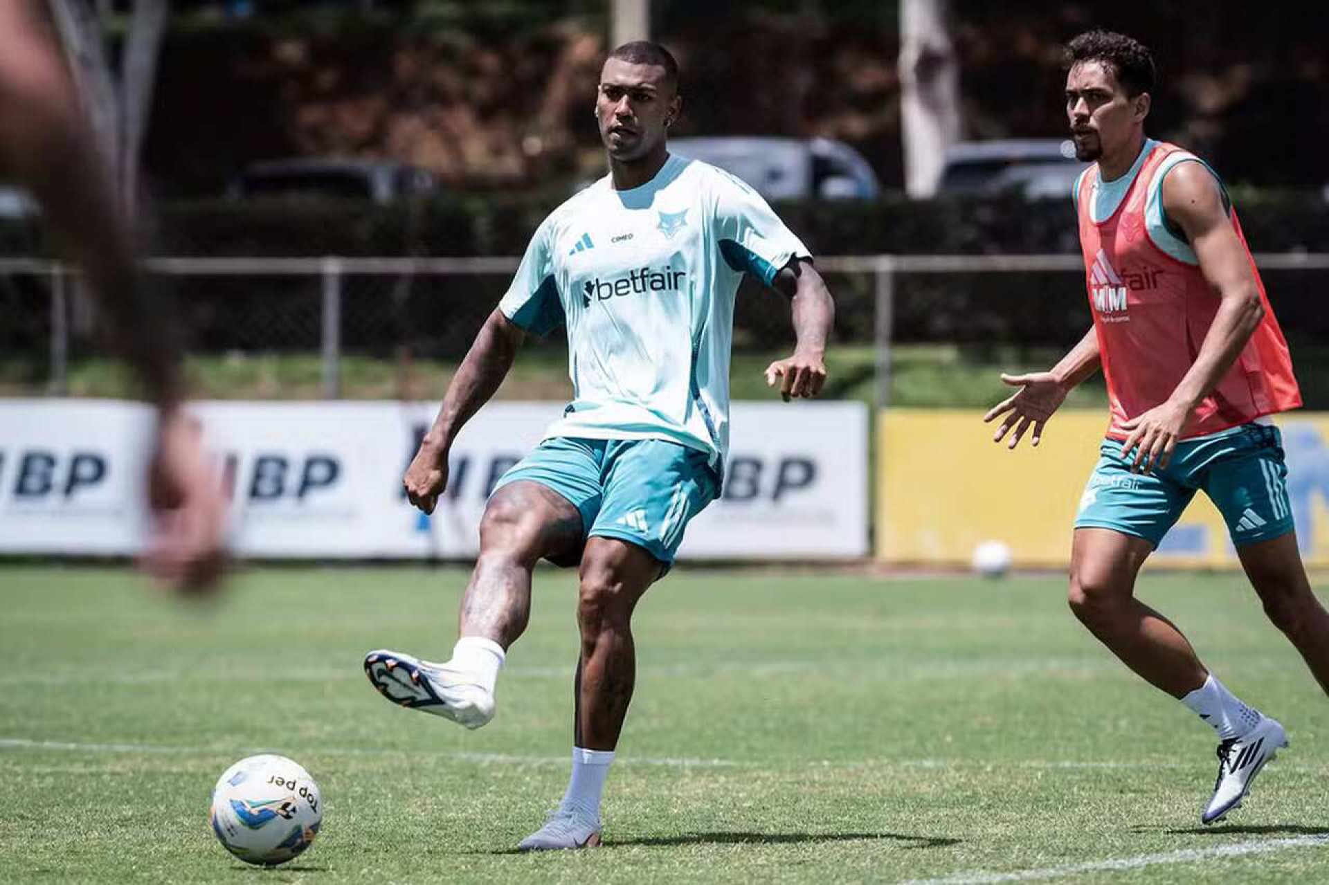 Cruzeiro encaminha empr&eacute;stimos e abre espa&ccedil;o no elenco