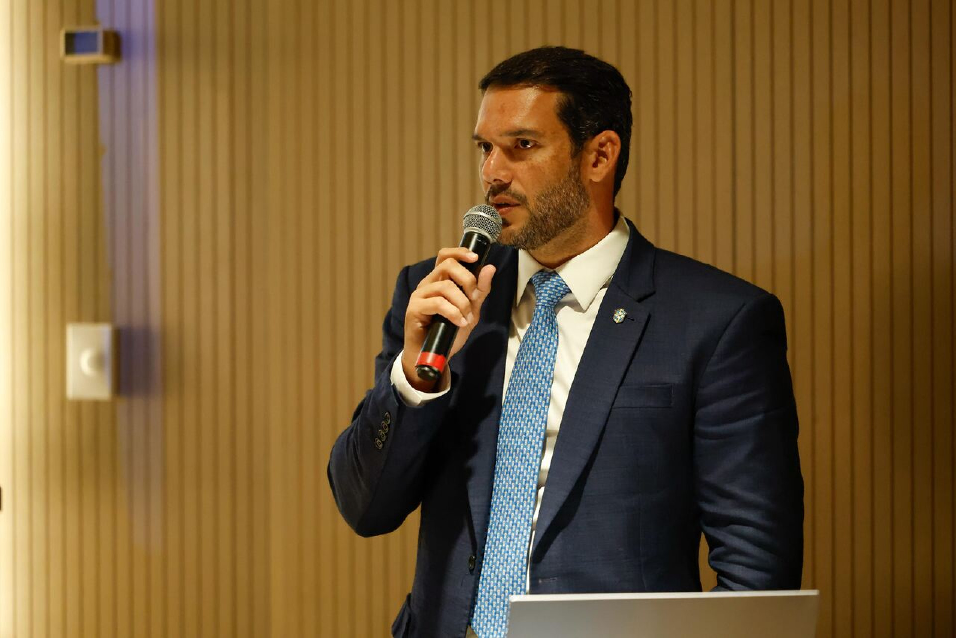 Presidente da CBF se afasta da Sele&ccedil;&atilde;o ap&oacute;s acusa&ccedil;&atilde;o de trai&ccedil;&atilde;o