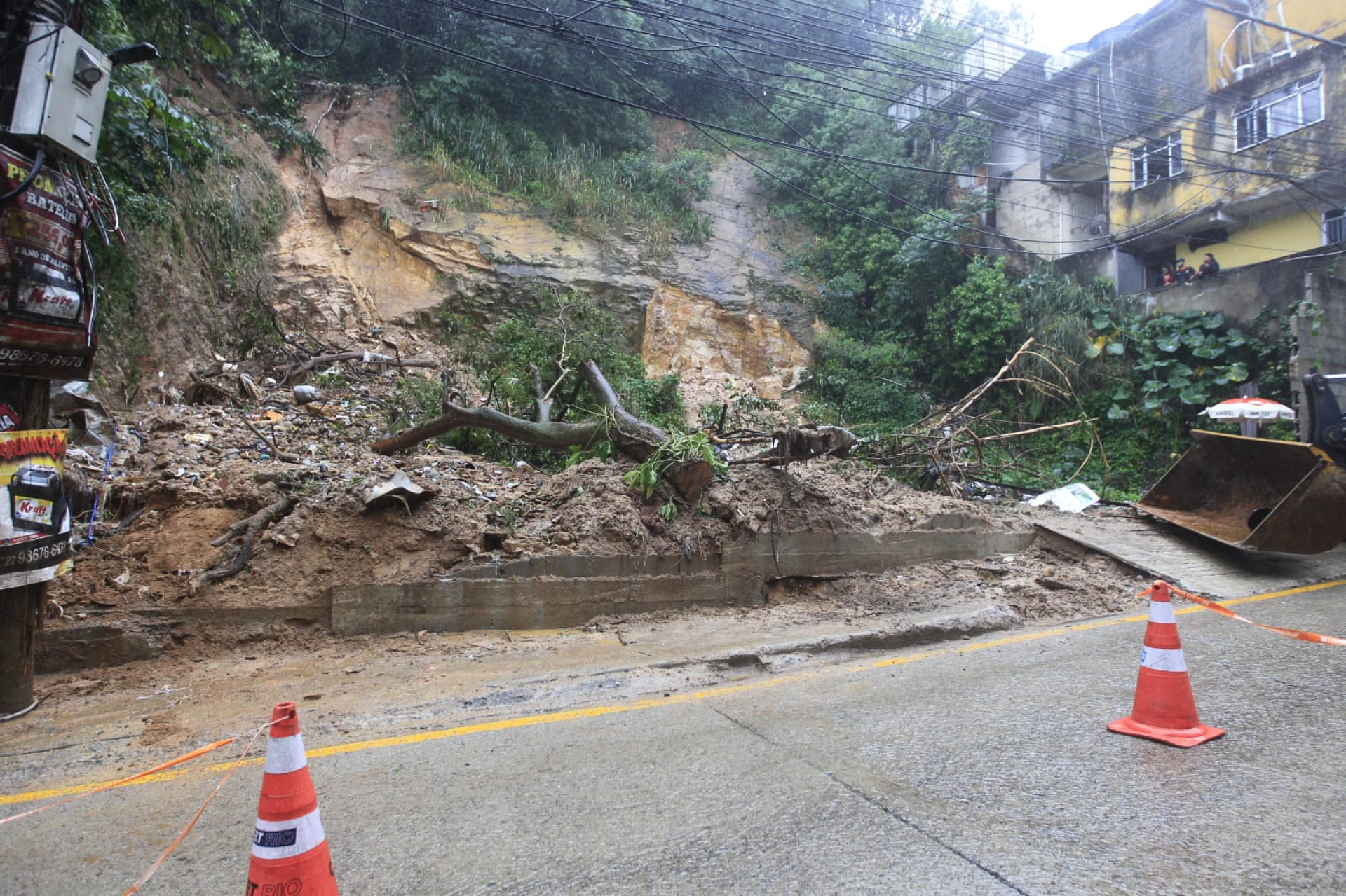 Estrada da Gávea foi interditada devido deslizamento - Reginaldo Pimenta/Agência O DIA