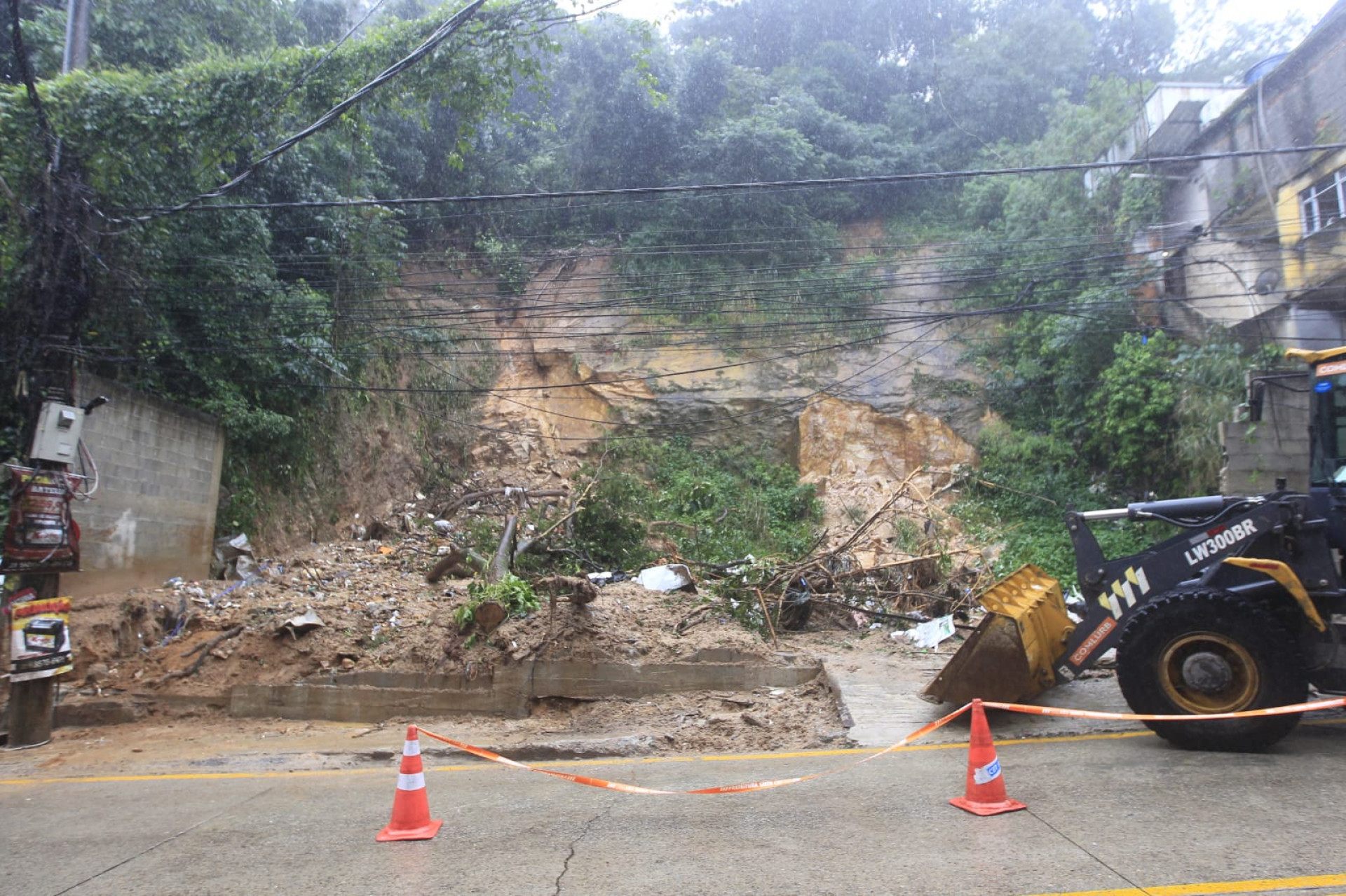 Estrada da Gávea foi interditada devido deslizamento - Reginaldo Pimenta/Agência O DIA