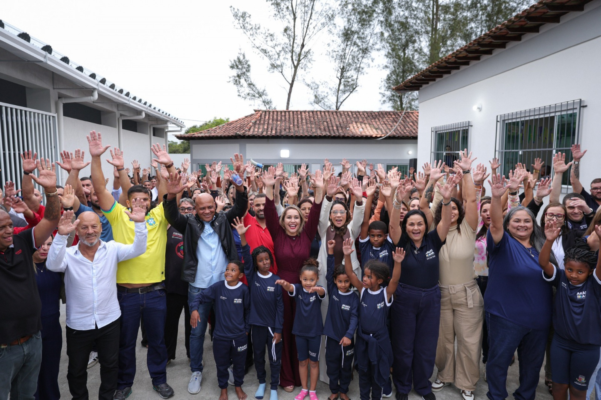 Cerimônia contou com a presença de vereadores, secretários municipais e comunidade escolar - Ascom