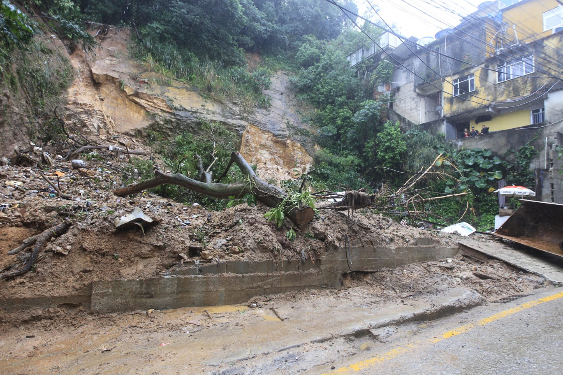 Estrada da Gávea foi interditada devido deslizamento - Reginaldo Pimenta/Agência O DIA