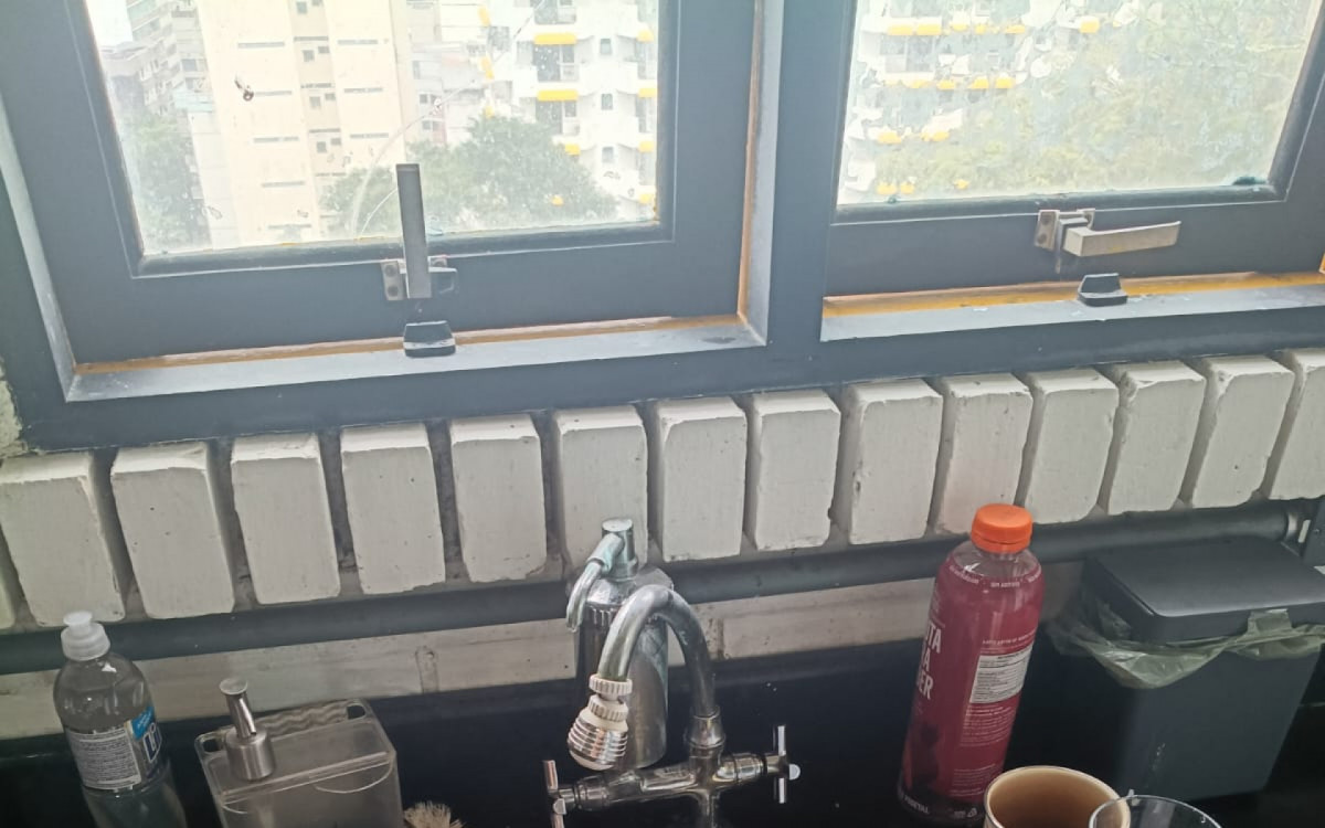 A situação obrigou os moradores a improvisarem para realizar atividades básicas - Arquivo pessoal