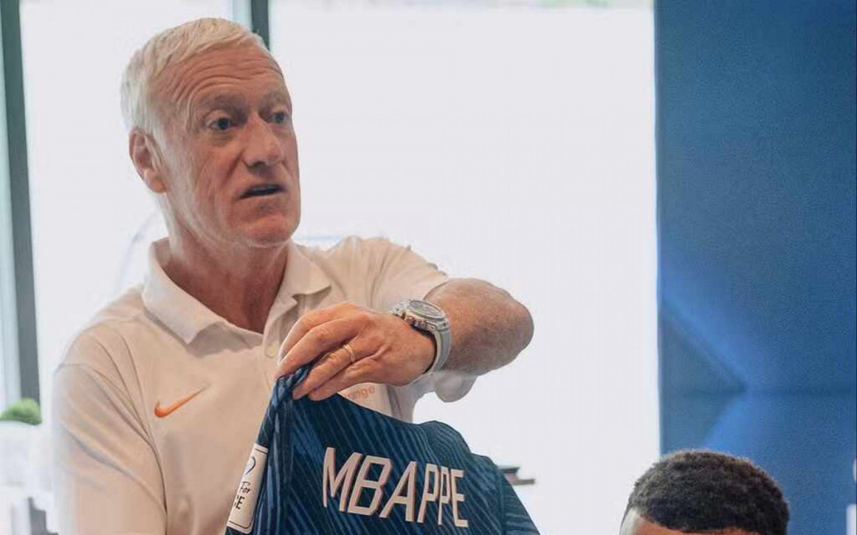 Mbapp&eacute; entra para a hist&oacute;ria da Fran&ccedil;a e recebe homenagem de Deschamps