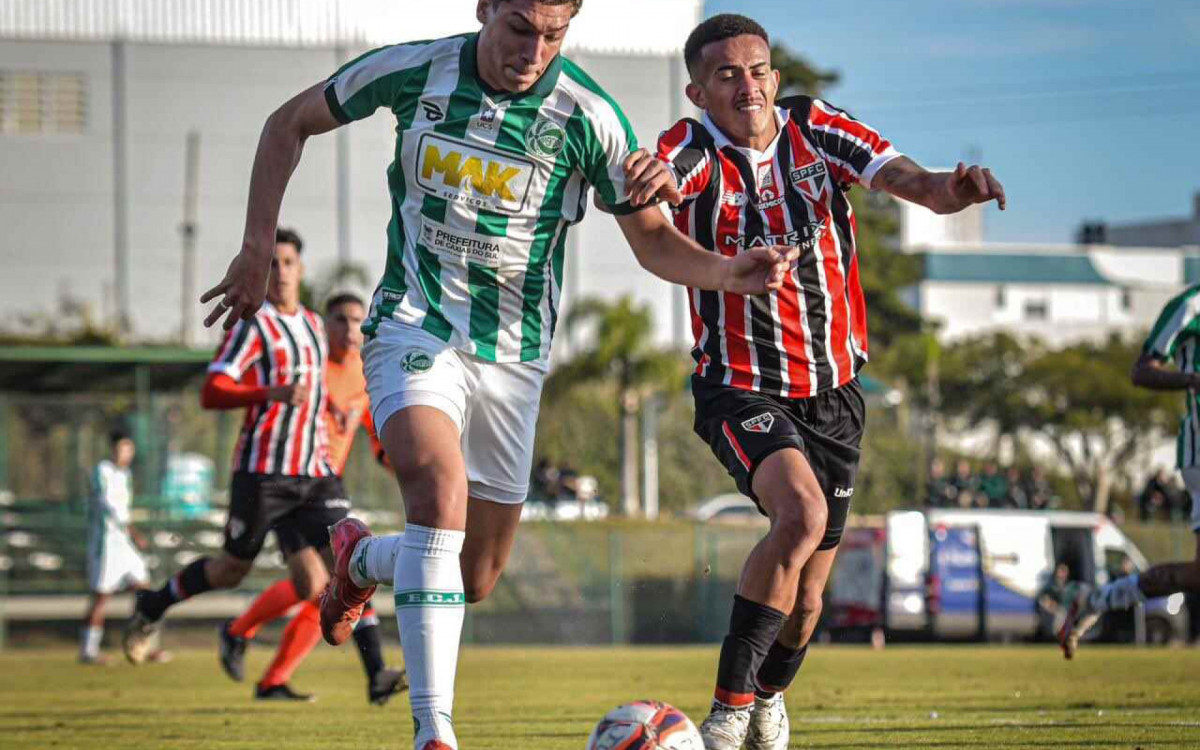 Juventude vence o S&atilde;o Paulo pelo Brasileiro Sub-20 e respira na competi&ccedil;&atilde;o