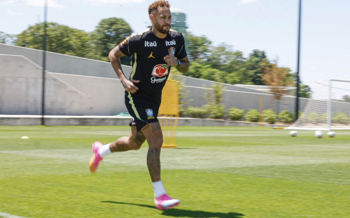 Neymar segue com o trabalho de transição para ser reintegrado completamente ao grupo da seleção brasileira