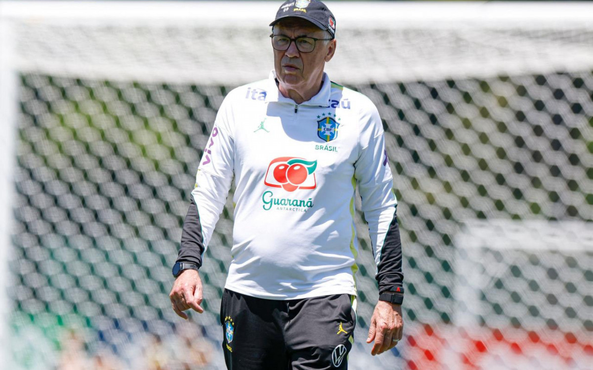 Ancelotti em treino da sele&ccedil;&atilde;o brasileira