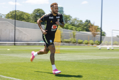 Neymar faz atividade com o grupo da Seleção: 'Estavam com saudades?'
