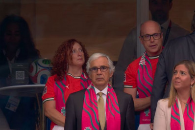 Pais de Diogo Jota recebem homenagem ao filho na estreia de Portugal na Copa
