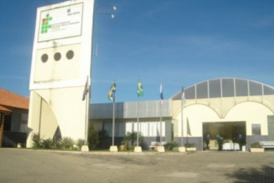 IFF Campus Guarus recebe ex-ministra da Saúde para aula magna especial