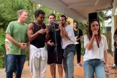 Vídeo: Tatá Werneck canta hit do Fat Family com amigos famosos