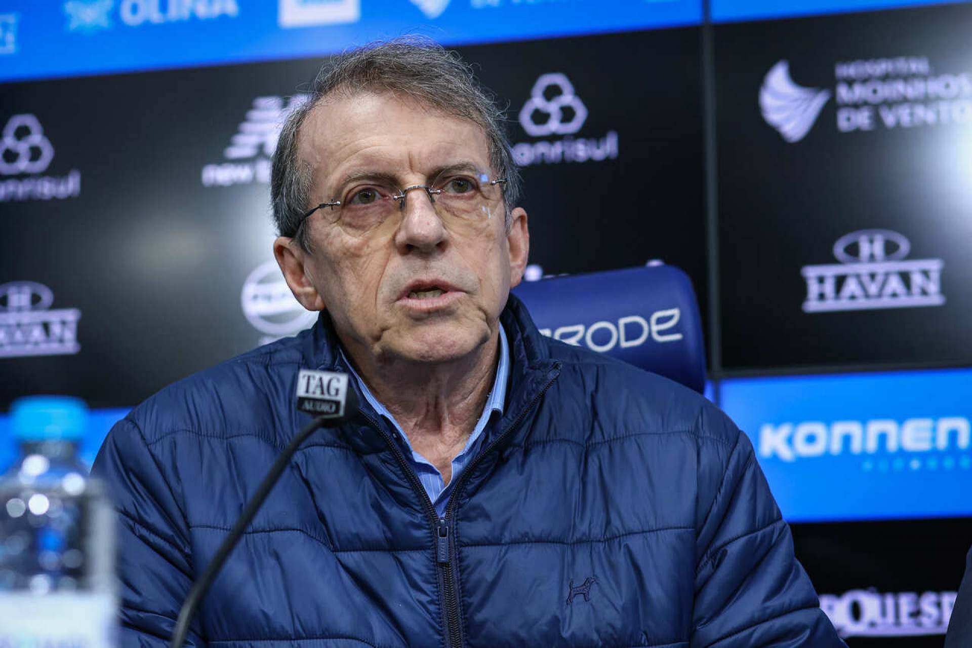 Presidente do Gr&ecirc;mio explica sa&iacute;da de Arthur e mant&eacute;m portas abertas