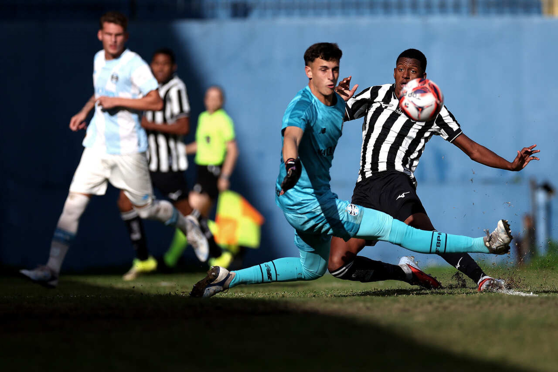 Botafogo vence o Gr&ecirc;mio e se aproxima de vaga no Brasileir&atilde;o Sub-20