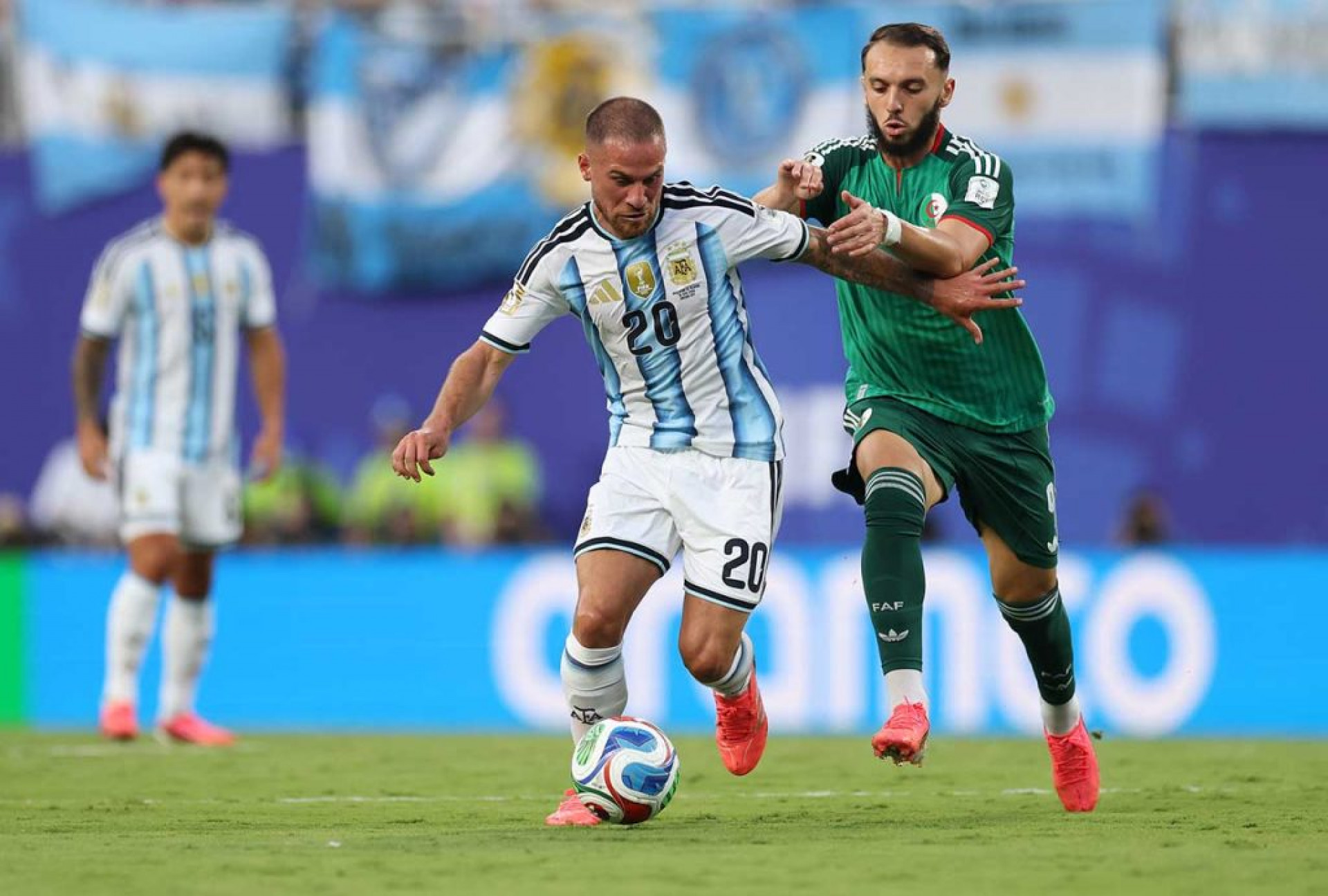 Mac Allister exalta atua&ccedil;&atilde;o de Messi: “N&atilde;o h&aacute; palavras”
