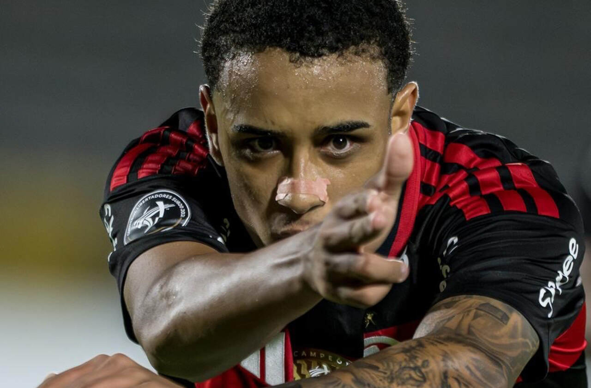 Flamengo acerta venda de Ryan Roberto