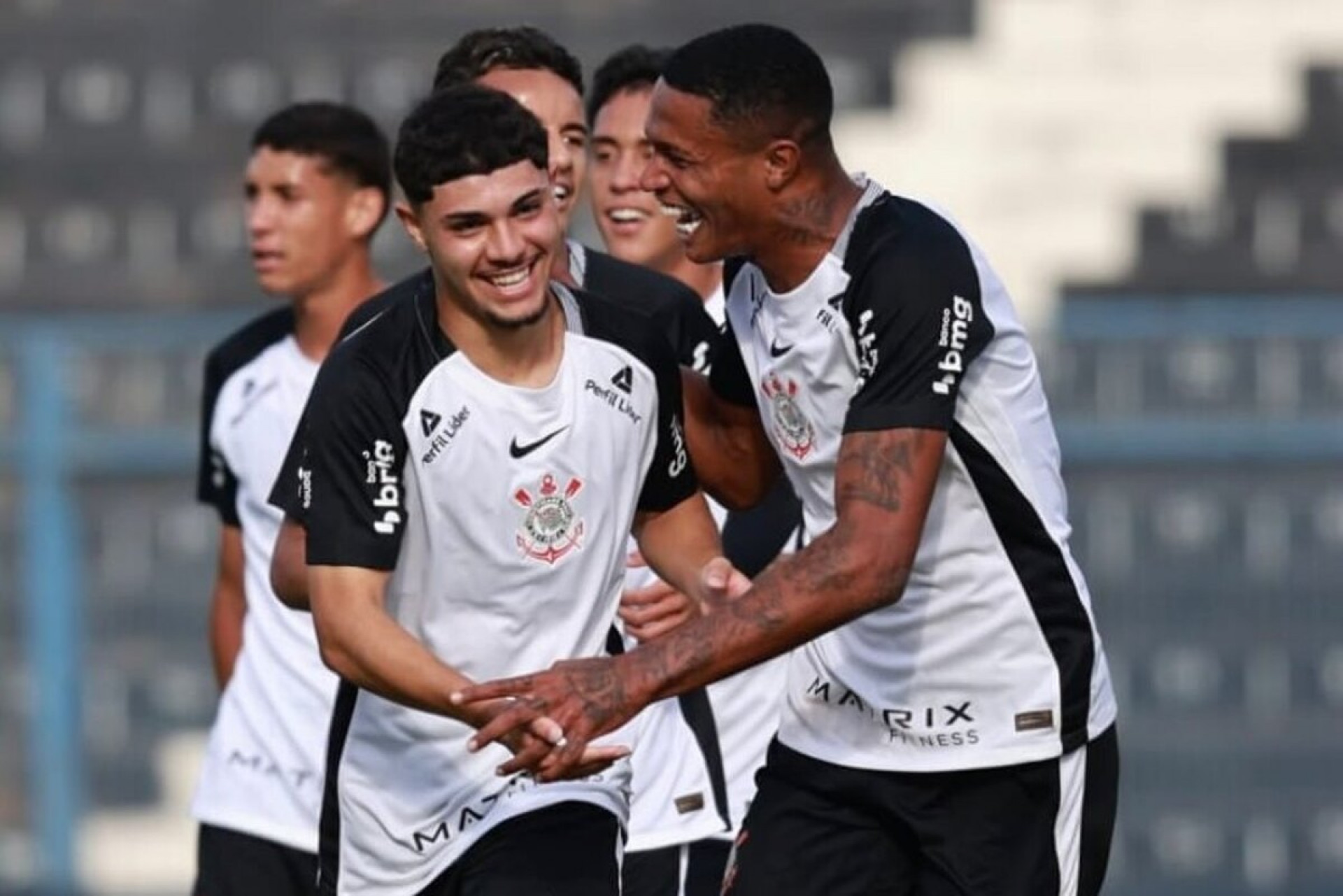 Corinthians vence o Vit&oacute;ria e entra no G8 do Brasileiro Sub-20