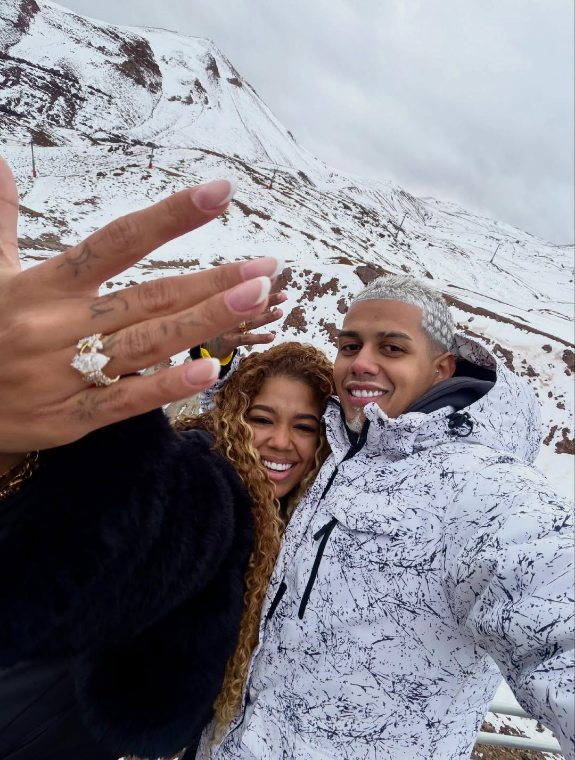 Vivi Noronha exibiu anel de noivado que ganhou de Da Fúria - Reprodução/Instagram