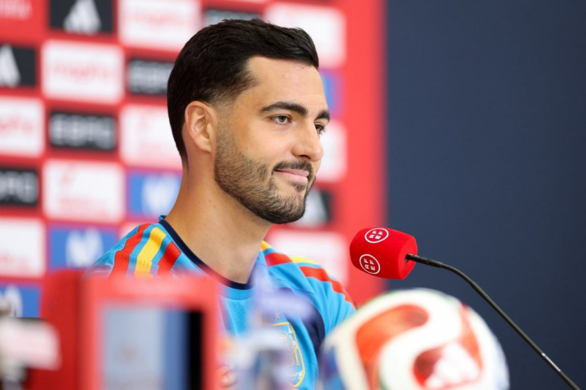 Merino pede calma ap&oacute;s empate da Espanha na estreia: “Ningu&eacute;m morreu”