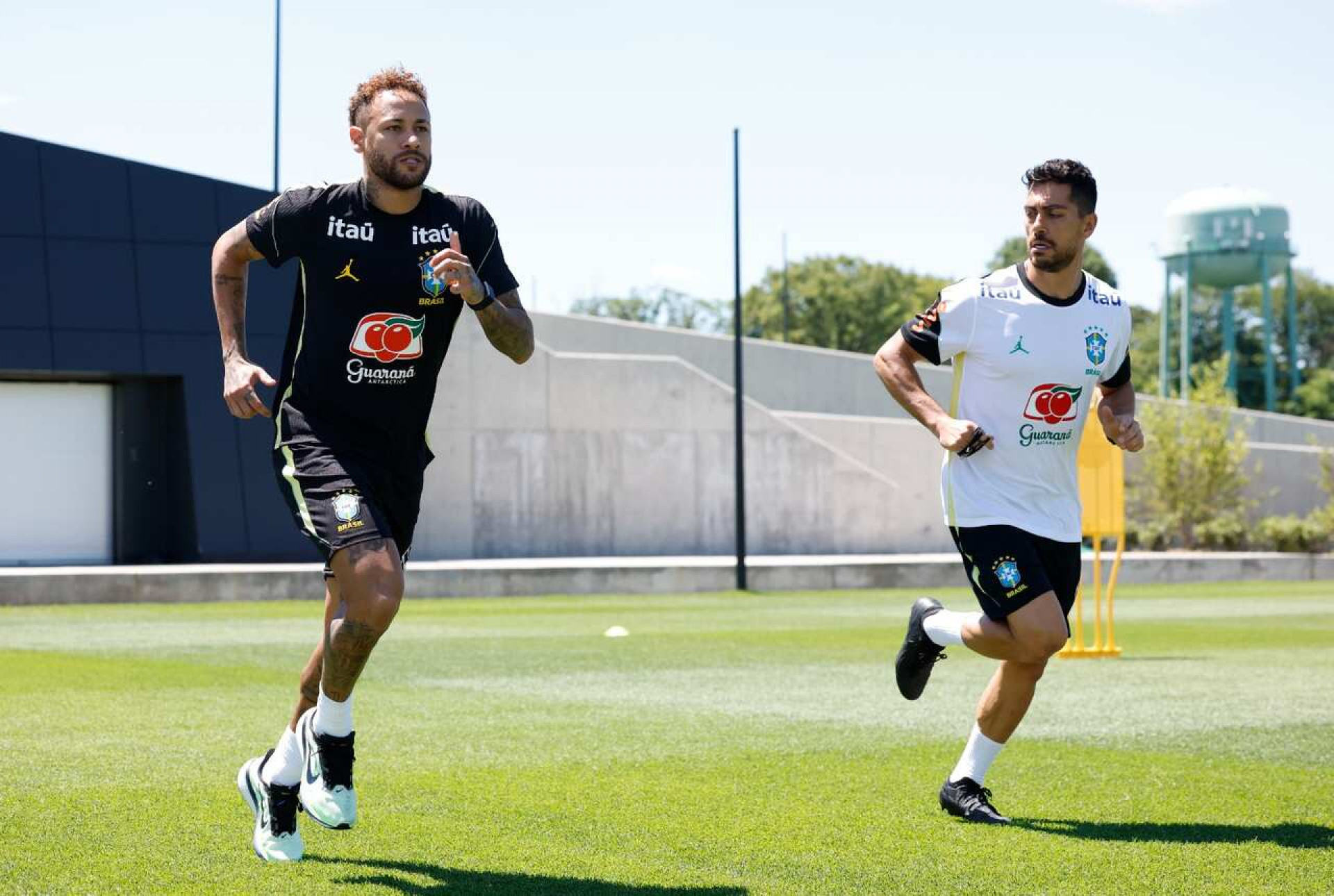 Neymar faz trabalho em dois per&iacute;odos visando retorno &agrave; Sele&ccedil;&atilde;o