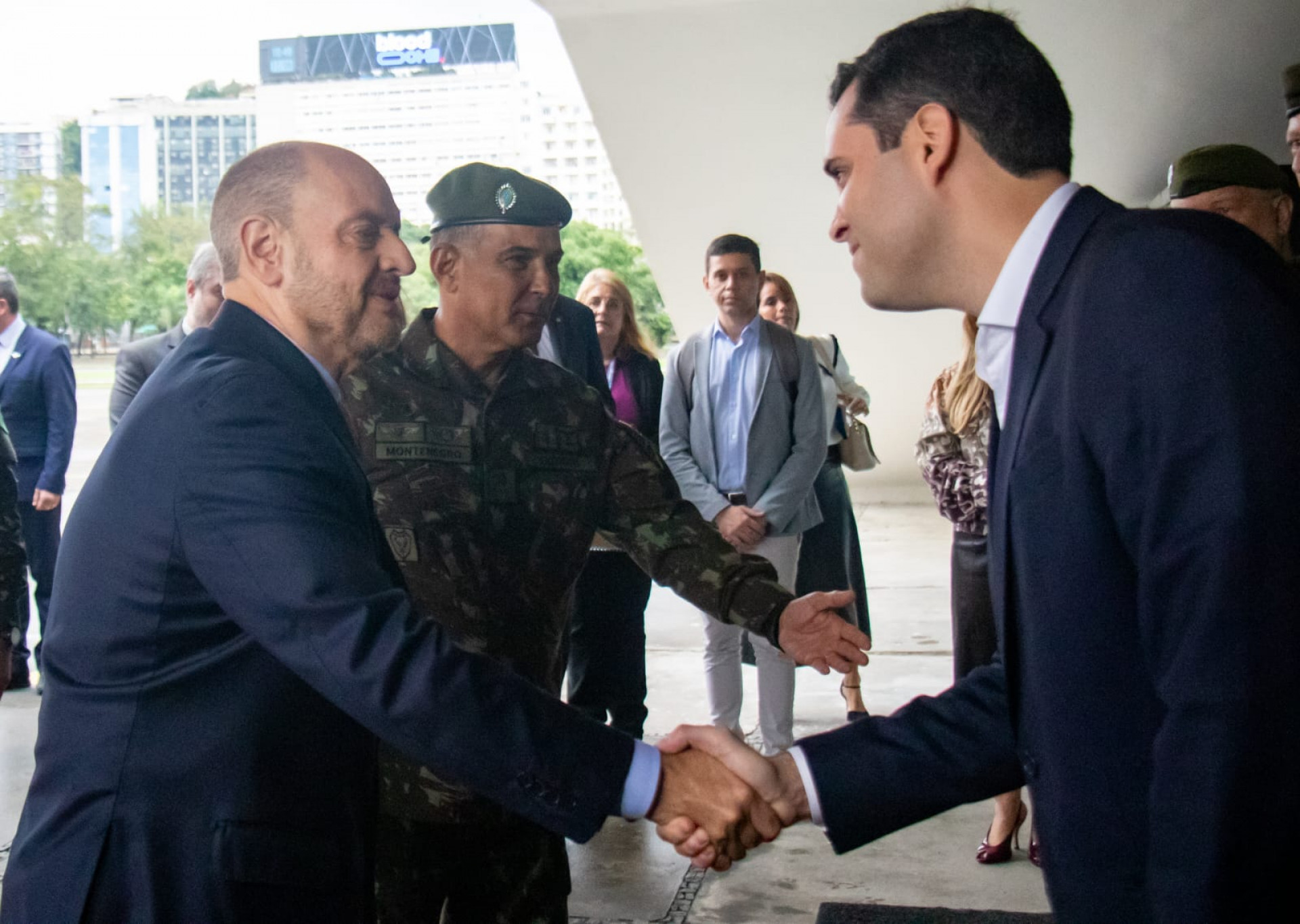 Governador em exercício, desembargador Ricardo Couto, e prefeito do Rio, Eduardo Cavaliere - Érica Martin / Agência O Dia