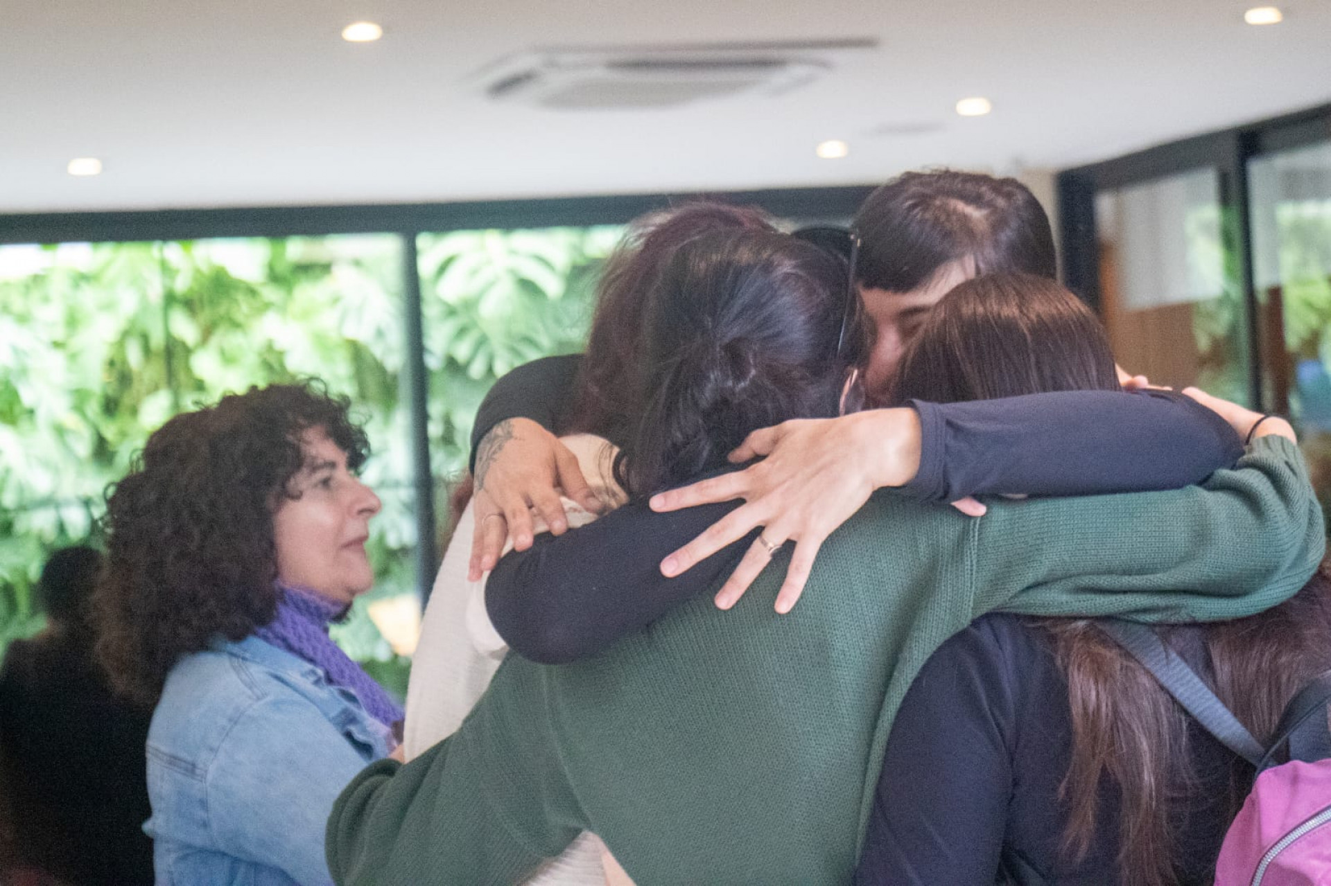 Familiares e amigos se emocionaram durante a despedida de Charles de Marsillac Fontes - Érica Martin / Agência O Dia