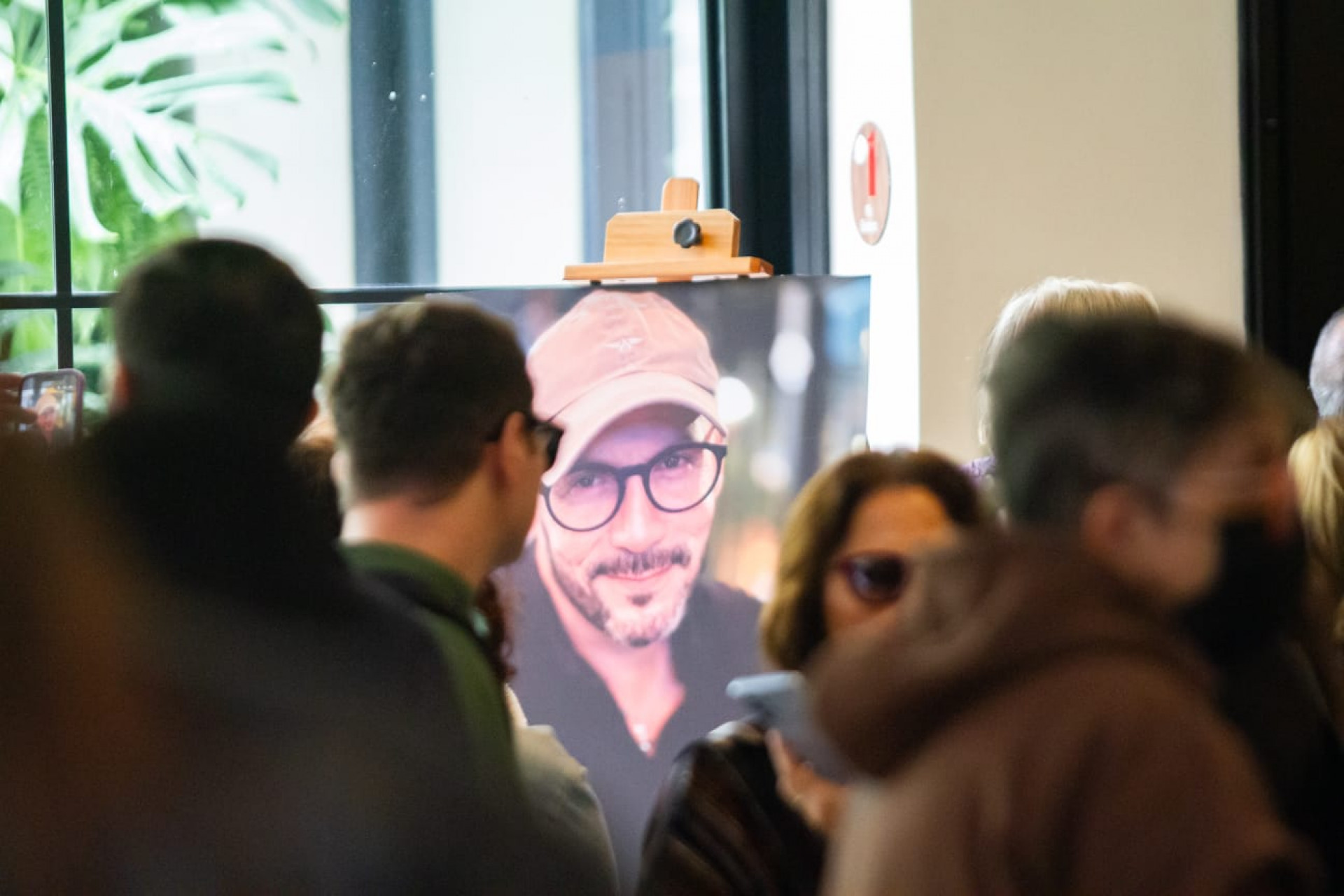 Familiares e amigos se emocionaram durante a despedida de Charles de Marsillac Fontes - Érica Martin / Agência O Dia