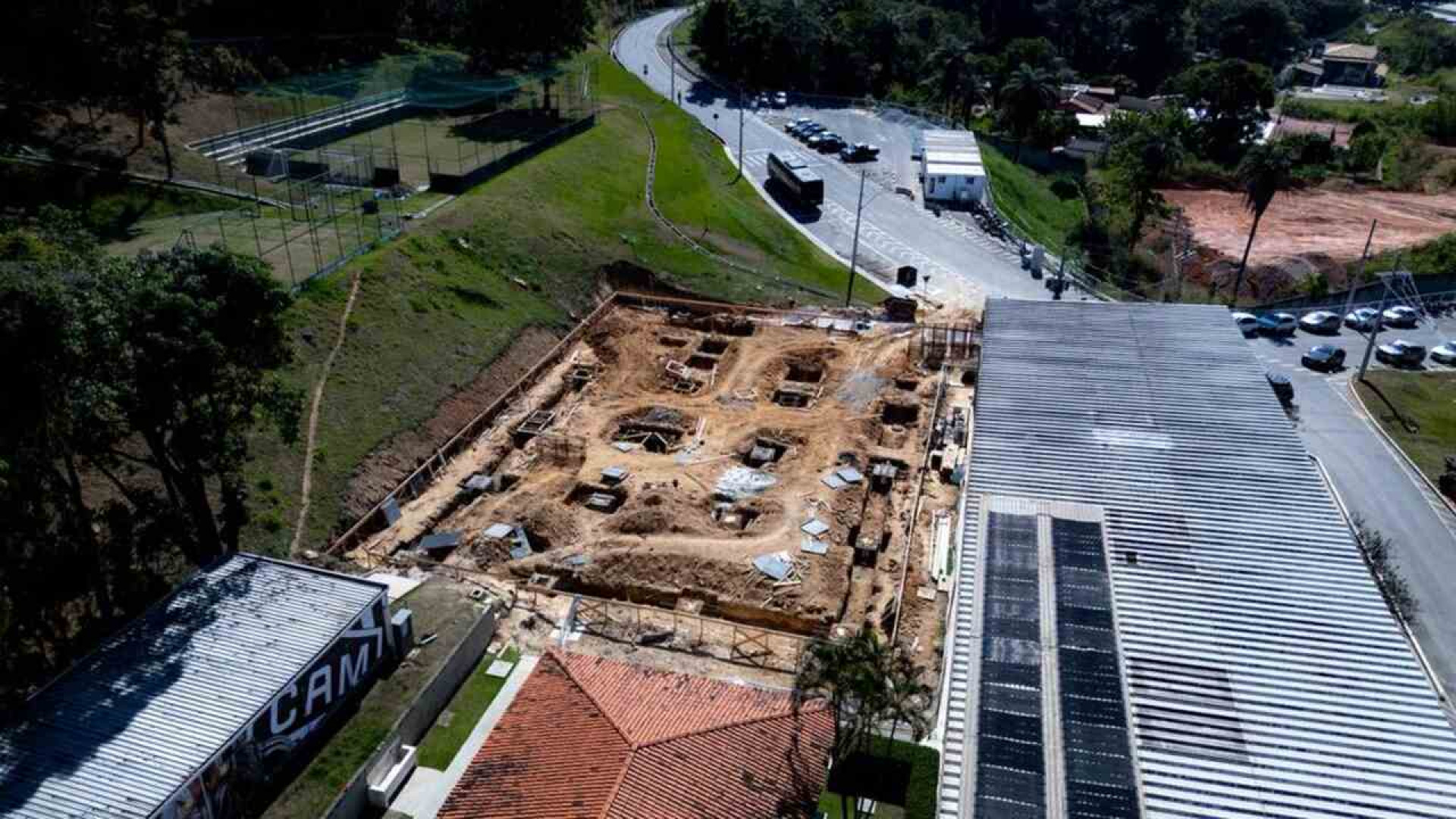 Atl&eacute;tico avan&ccedil;a na constru&ccedil;&atilde;o de novo pr&eacute;dio da base no CT