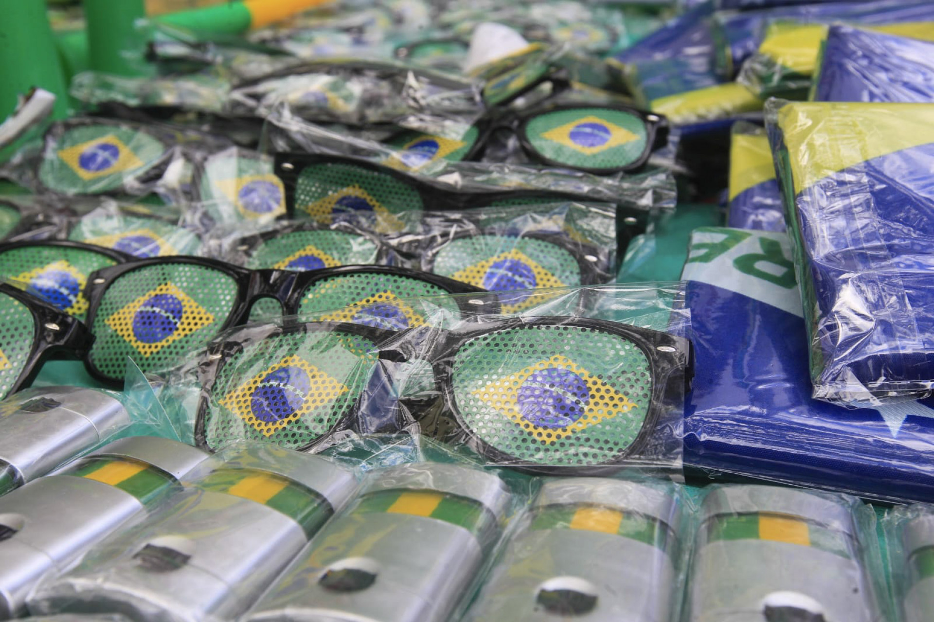 Vendedores do calçadão de Bangu se surpreendem com procura de produtos do Brasil durante a Copa do Mundo - Reginaldo Pimenta / Agência O Dia