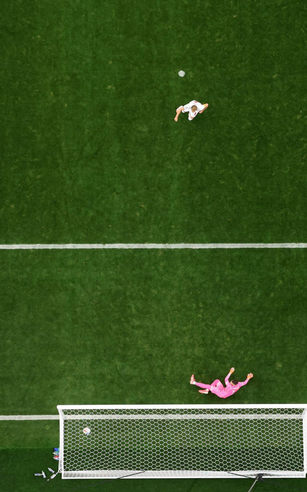 Kane se isolou como o jogador com mais gols de pênalti na história das Copas. São cinco. Esta lista da Fifa não inclui a disputa por penalidades.