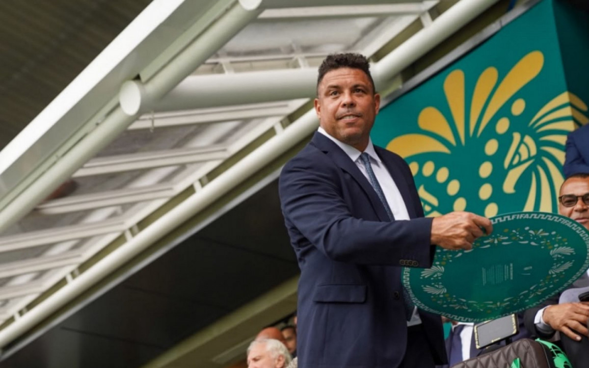 \'Hora de aceitar que é o melhor da história\', disse Ronaldo Fenômeno sobre Lionel Messi