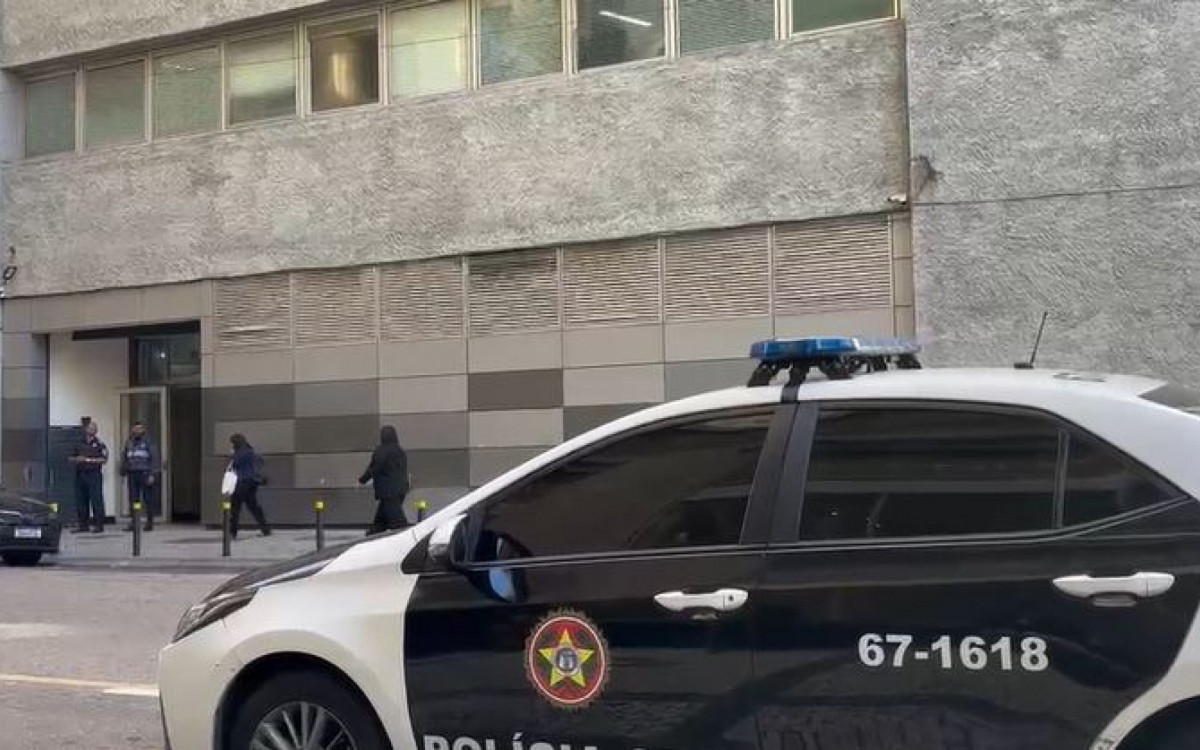 Agentes cumprem mandados de busca e apreensão na Alerj - Reprodução/Agência O DIA
