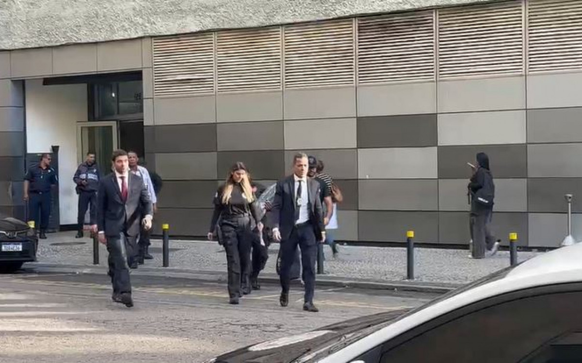 Agentes cumprem mandados de busca e apreensão na Alerj - Reprodução/Agência O DIA