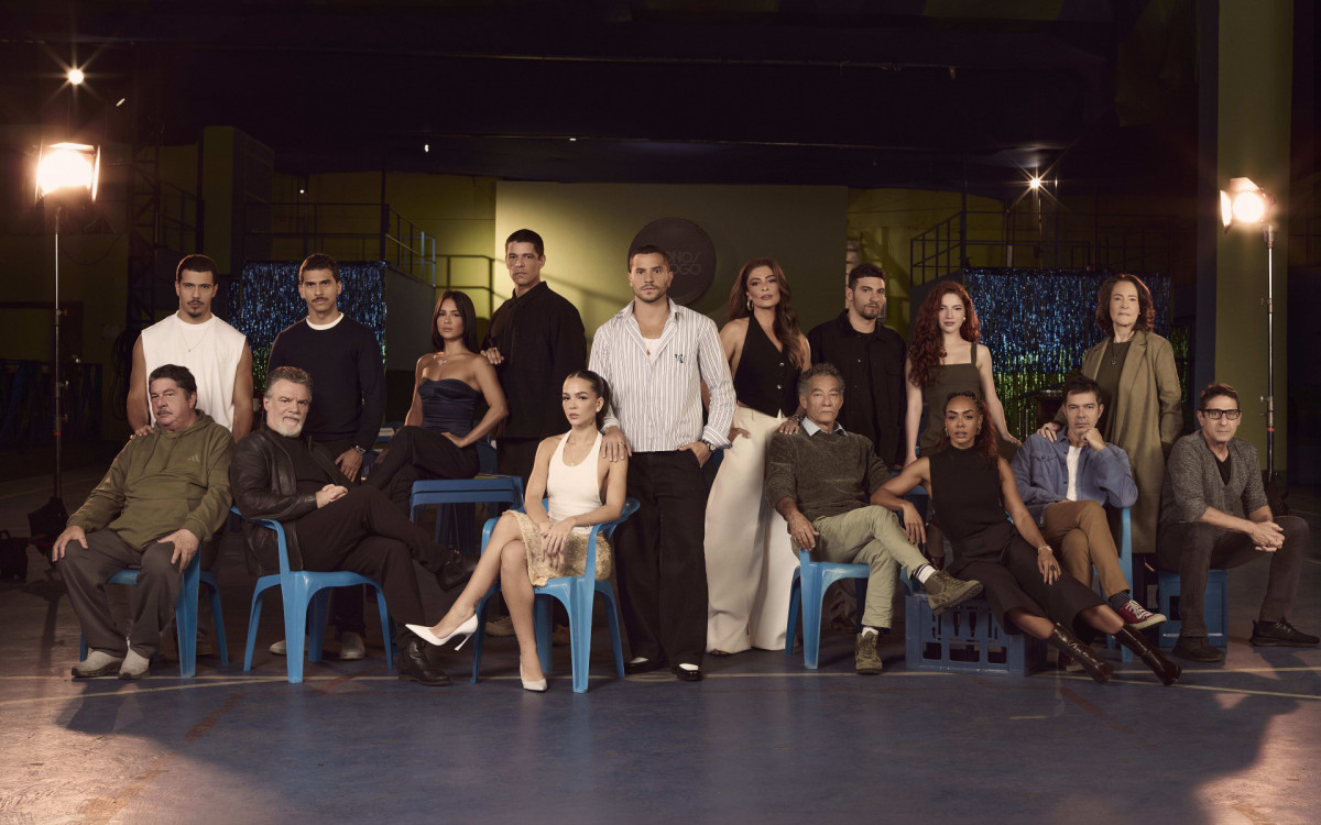 Elenco de \'Os Donos do Jogo\' se reúne em escola de samba para marcar início das gravações da nova temporada