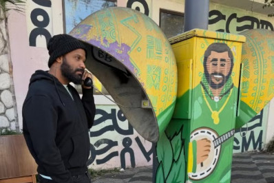 Arlindinho faz homenagem a Arlindo Cruz e desabafa sobre saudade: 'Tem telefone no céu?'