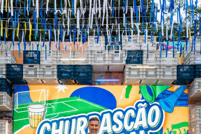 Com Ludmilla e família, Marcos Mion celebra aniversário no 'Churrascão'  