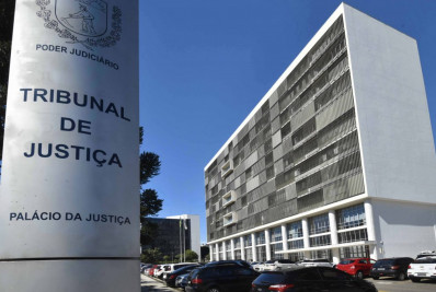 Pai e madrasta são condenados a mais de 300 anos de prisão por exploração sexual de menores