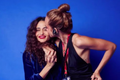 Nanda Costa e Emilie Rey voltam a alimentar rumores de romance após novas fotos