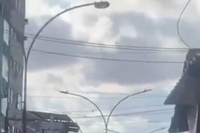 Ônibus é sequestrado e usado como barricada para interditar principal via em Rio das Pedras