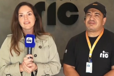 A jornalista Carolina Barufatti, e cinegrafista Daniel Bezerra, viveram momentos de tensão enquanto faziam a cobertura de um acidente na PR-239 - Reprodução / Ric RECORD
