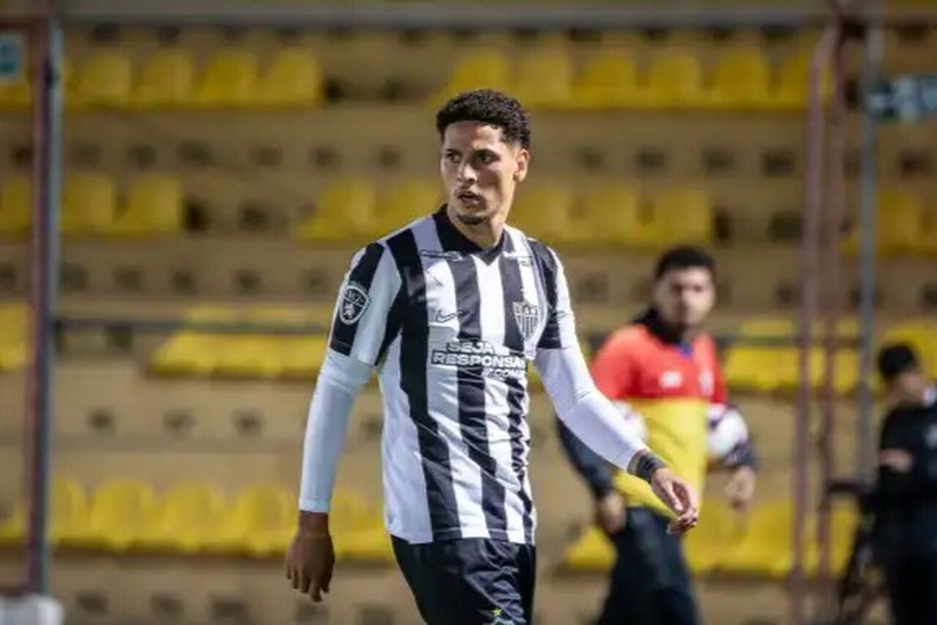 Atl&eacute;tico encerra v&iacute;nculo, e lateral se despede da base do clube