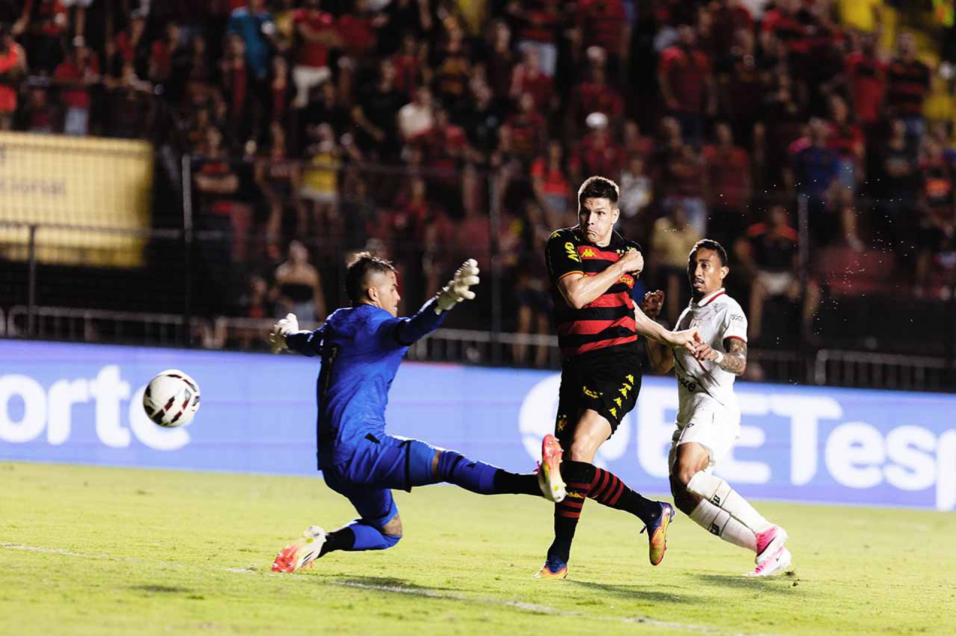 Sport cede empate ao Atl&eacute;tico-GO no &uacute;ltimo lance e deixa escapar a lideran&ccedil;a da S&eacute;rie B