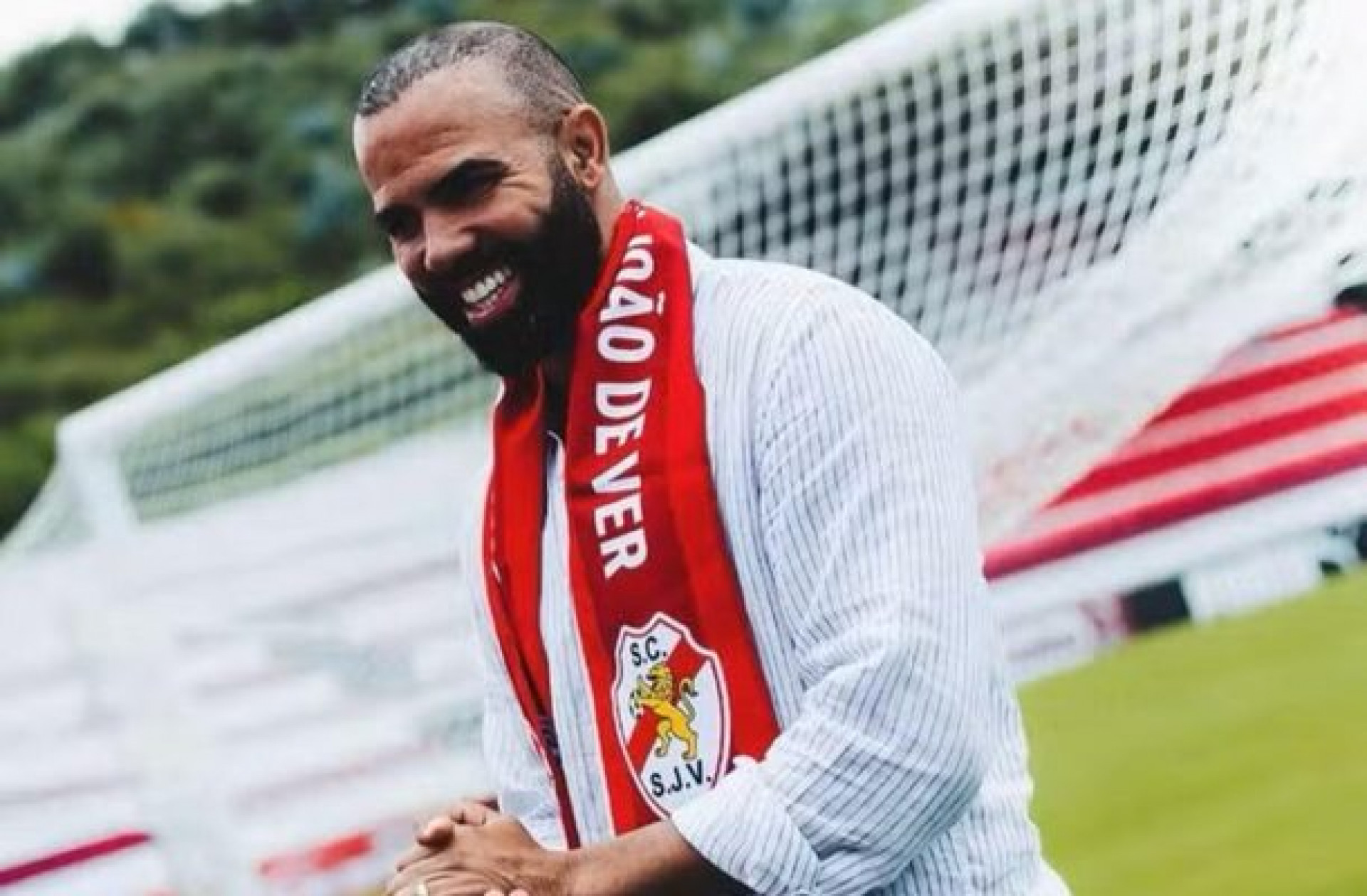 Ex-Inter iniciar&aacute; carreira de t&eacute;cnico em time de Daniel Alves