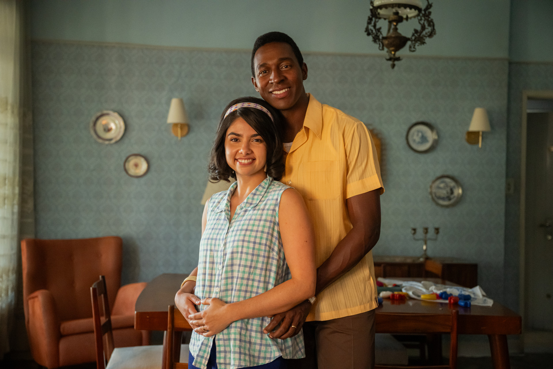 Bruna Mascarenhas e Lucas Agrícola dão vida ao casal Rosemeri e Pelé - Marcelo Maragni/Netflix