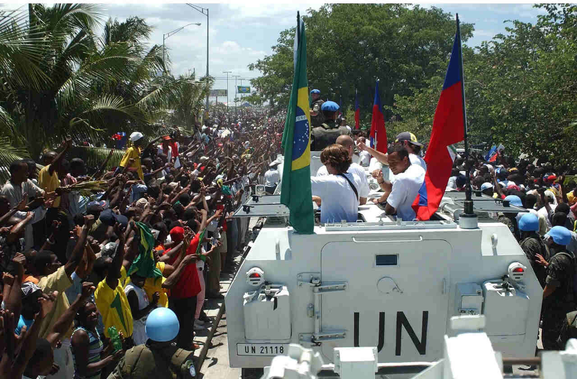 De tanque de guerra a rival de Copa: Brasil e Haiti possuem hist&oacute;ria improv&aacute;vel no futebol