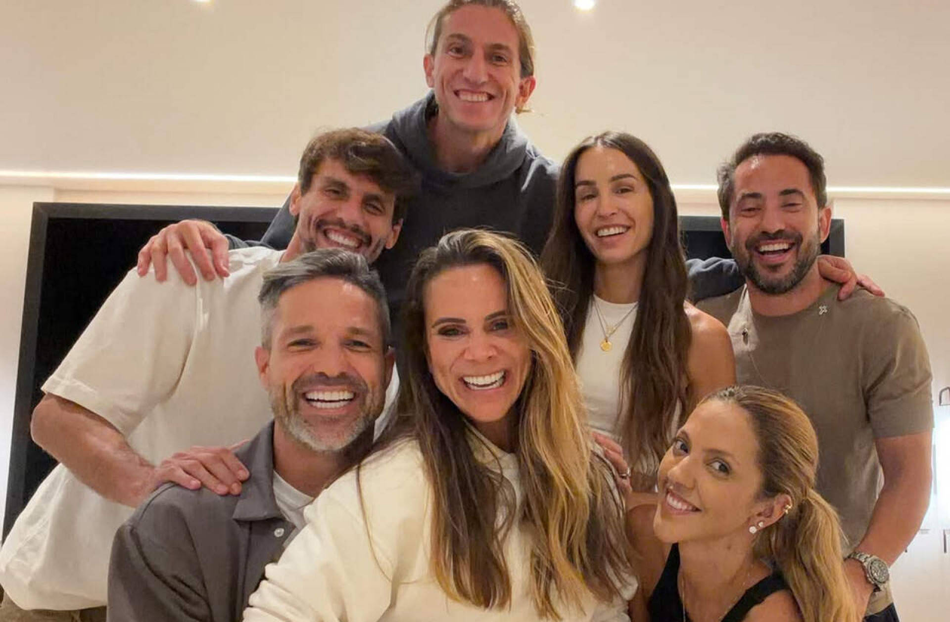 Ex-jogadores do Flamengo se despedem de Filipe Lu&iacute;s, a caminho do Monaco