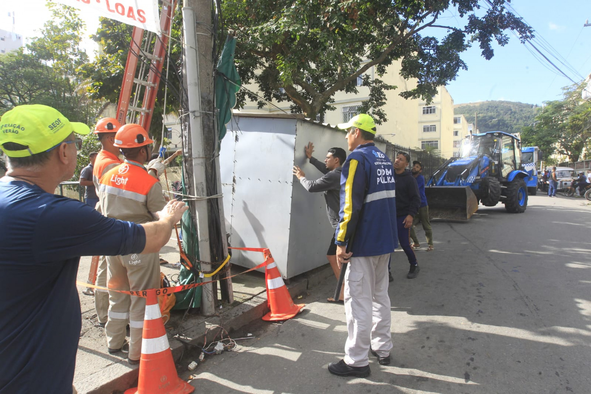 Seop realiza ação de ordenamento na Praça Seca - Reginaldo Pimenta / Agência O Dia